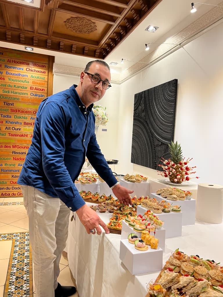 Assortiment de canapés traiteur pour banquet ou mariage à Paris