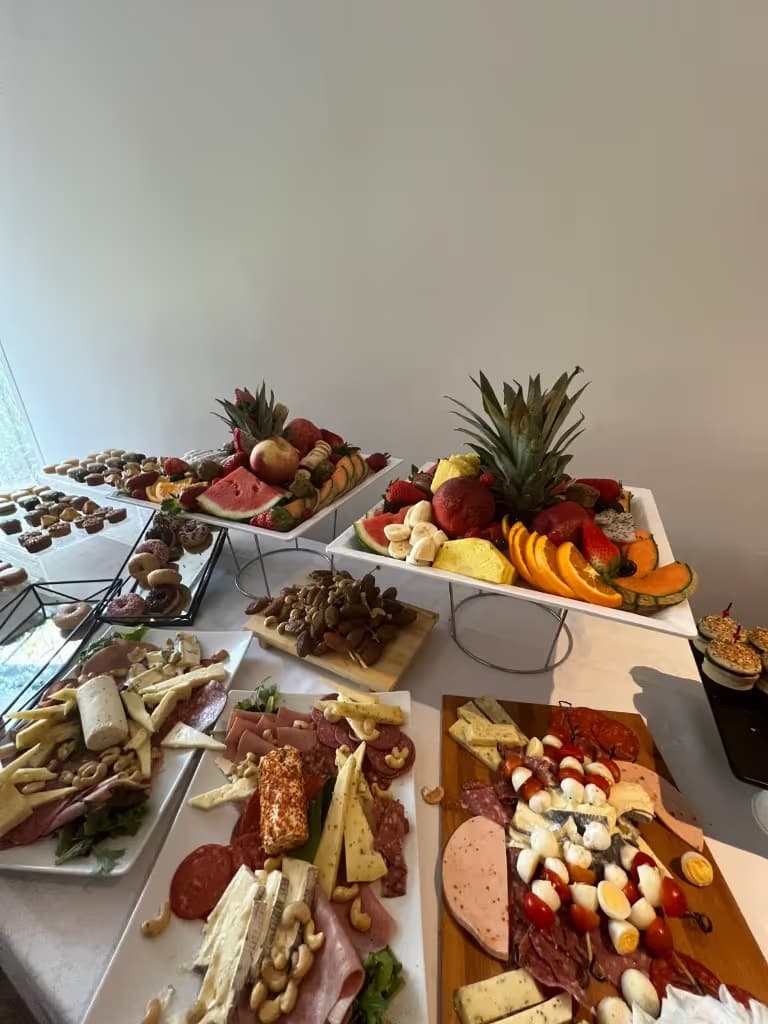 Traiteur événements Paris — buffet réception charcuterie et canapés Luxe-Traiteur